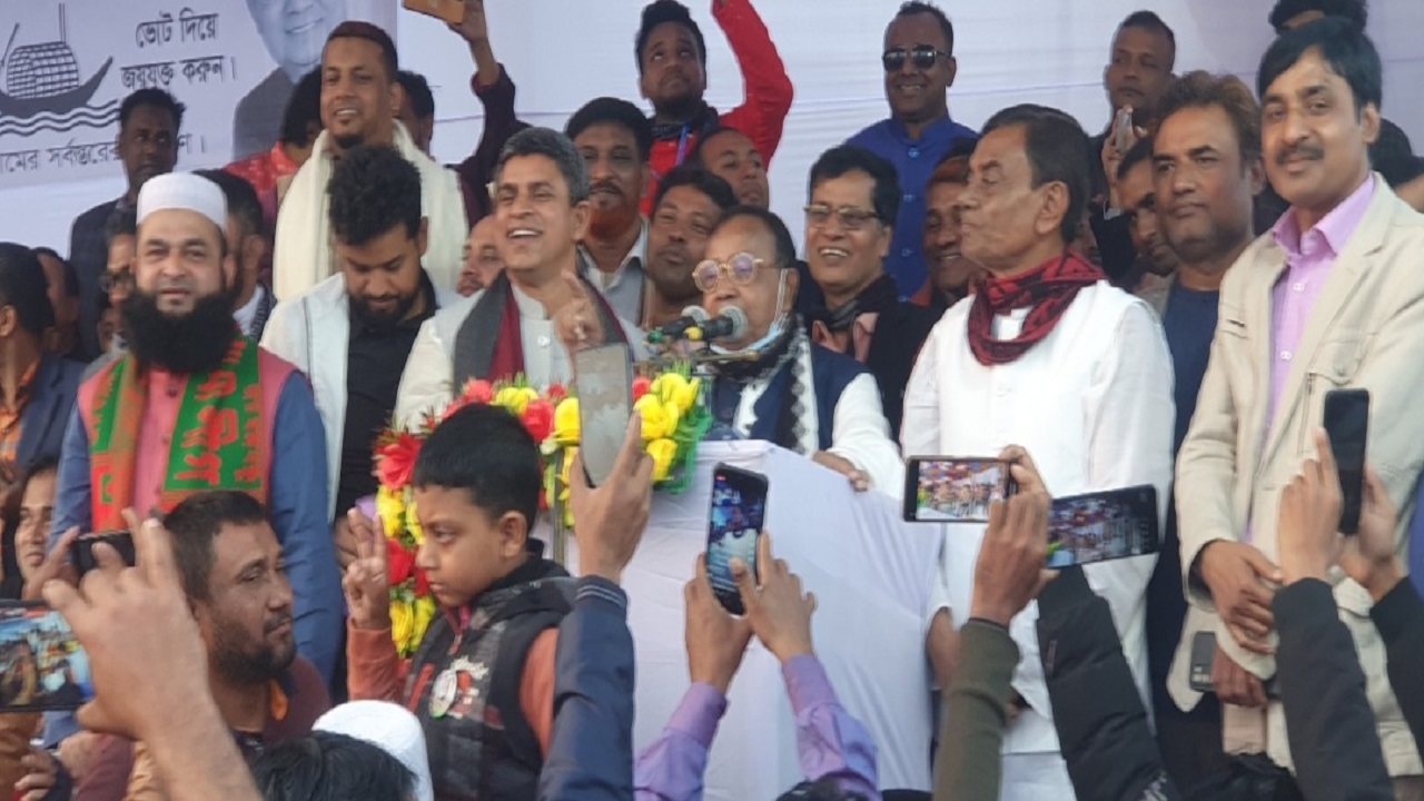 বক্তব্য দেন মুজিবুল হক মুজিব। ছবি : কালবেলা