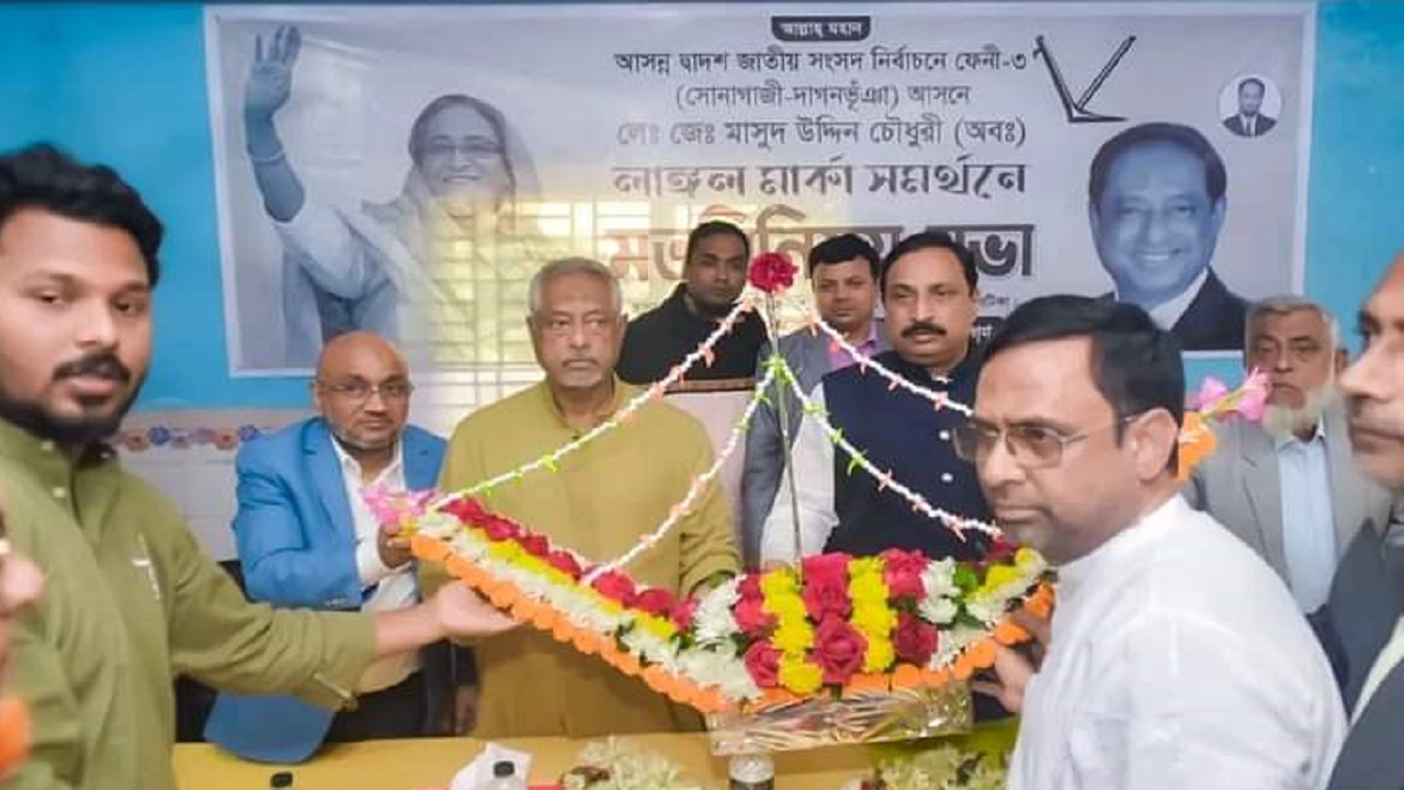জাতীয় পার্টির লাঙল প্রতীকের প্রার্থীর মতবিনিময় সভার ব্যানারে আওয়ামী লীগ সভানেত্রী শেখ হাসিনার ছবি। ছবি : কালবেলা