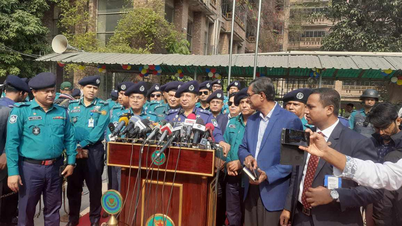 রাজধানীর কাকরাইল এলাকায় দ্বাদশ জাতীয় নির্বাচন উপলক্ষে মিডিয়া ব্রিফিং করেছেন পুলিশের মহাপরিদর্শক (আইজিপি) চৌধুরী আবদুল্লাহ আল-মামুন। ছবি : কালবেলা