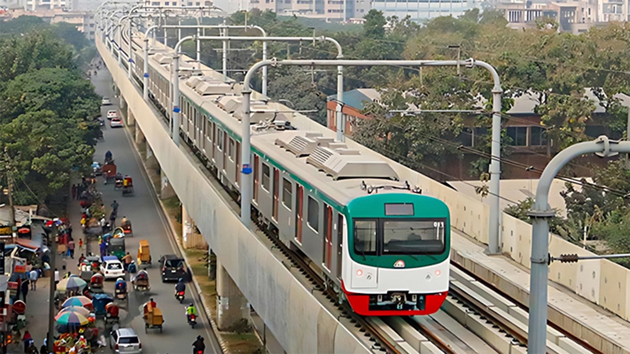 রাজধানীর উত্তরার দিয়াবাড়ি থেকে মতিঝিল পর্যন্ত মেট্রোরেল চলাচল শুরু করেছে গত ২৮ ডিসেম্বর। ছবি: সংগৃহীত