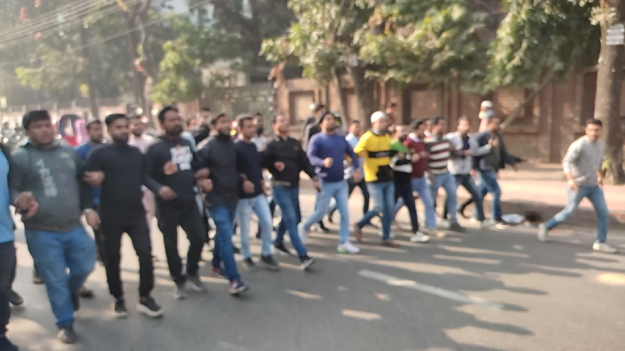হরতাল সমর্থনে রাজধানীতে যুবদলের বিক্ষোভ মিছিল। ছবি : কালবেলা
