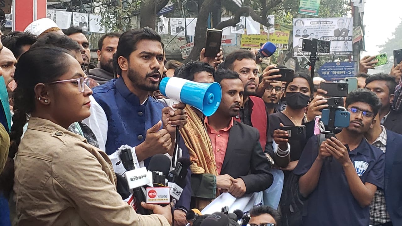 নির্বাচন বর্জন এবং অসহযোগ আন্দোলনের পক্ষে জনমত গড়তে গণমিছিল শেষে সমাবেশ করে গণঅধিকার পরিষদ। ছবি : কালবেলা