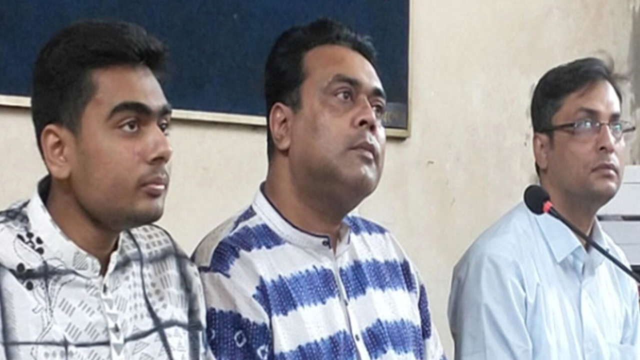 সংবাদ সম্মেলনে তৃণমূল বিএনপির প্রার্থী আ.ন.ম মোস্তফা বনি। ছবি : কালবেলা