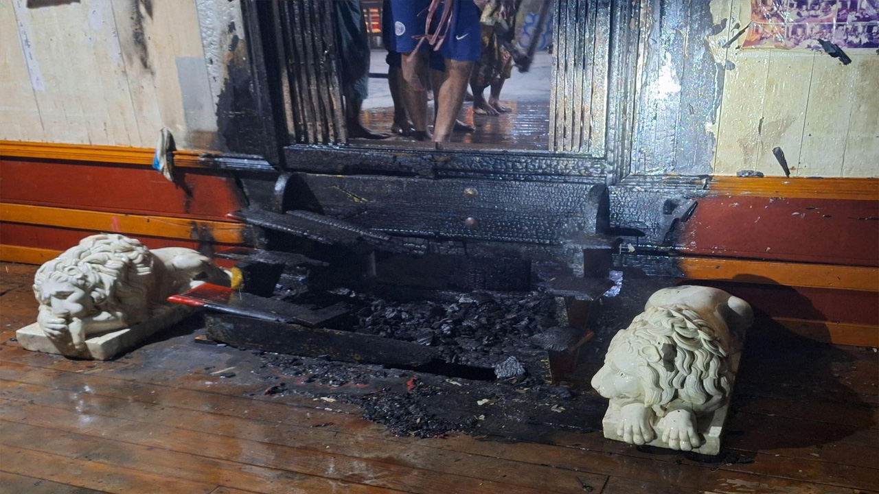 রামুর বৌদ্ধবিহারে আবারও আগুন দিয়েছে দুর্বৃত্তরা। ছবি : কালবেলা