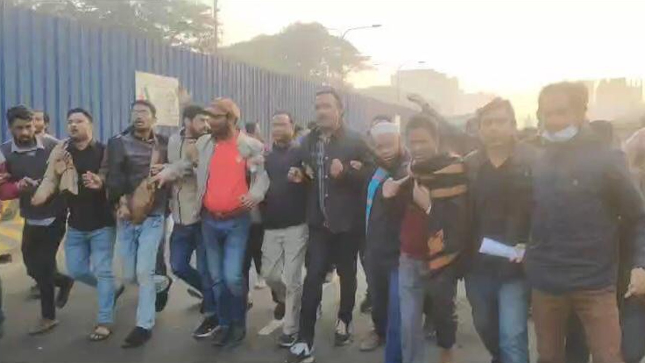 হরতাল সফলে মালিবাগে বিক্ষোভ মিছিল করেছে বিএনপি। ছবি : কালবেলা