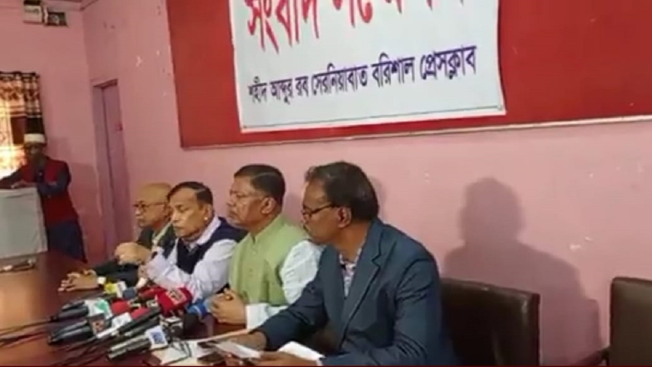 সংবাদ সম্মেলন করেন নৌকা প্রতীকের প্রার্থী কর্নেল অবসরপ্রাপ্ত জাহিদ ফারুক শামীম। ছবি : কালবেলা