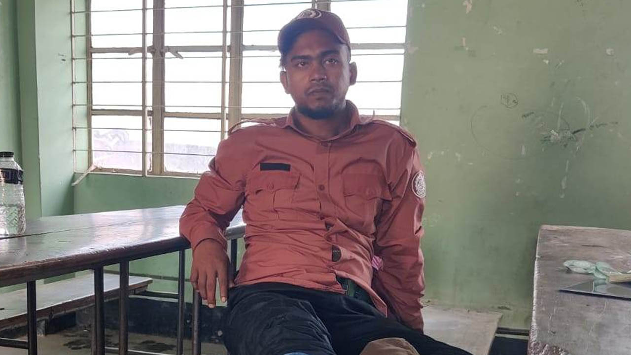আহত আনসার সদস্য মো. অন্তর। ছবি : কালবেলা