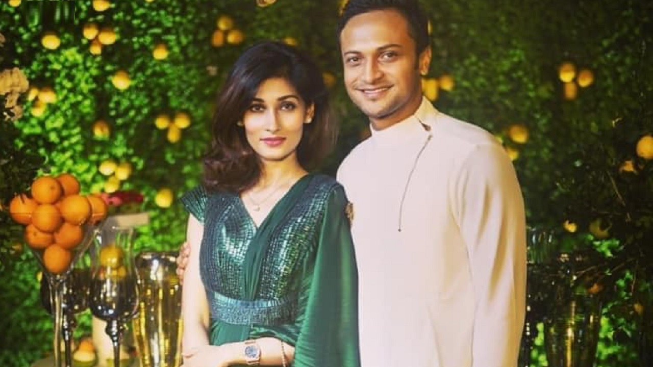 সাকিব আল হাসানের সঙ্গে স্ত্রী উম্মে আহমেদ শিশির। ছবি : সংগৃহীত