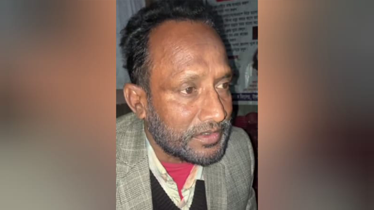 সহকারী প্রিসাইডিং অফিসার আইয়ুব আলী চৌধুরী। ছবি : কালবেলা