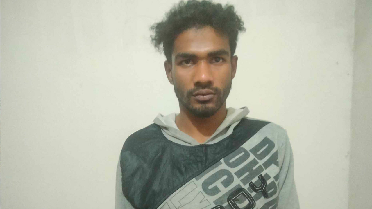 গ্রেপ্তারকৃত শীর্ষ সন্ত্রাসী তানজিদ। ছবি : কালবেলা