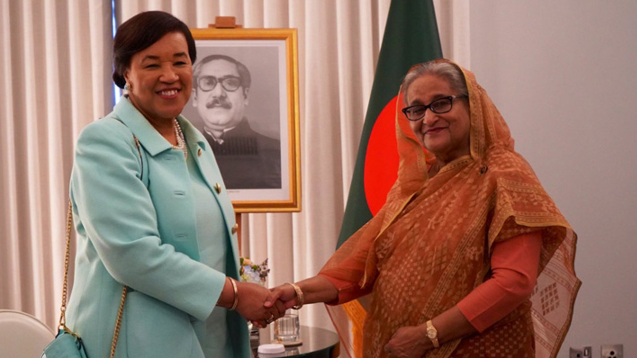 প্রধানমন্ত্রী শেখ হাসিনার সঙ্গে সৌজন্য সাক্ষাৎ করেন কমনওয়েলথ মহাসচিব প্যাট্রিসিয়া স্কটল্যান্ড কেসি। পুরোনো ছবি