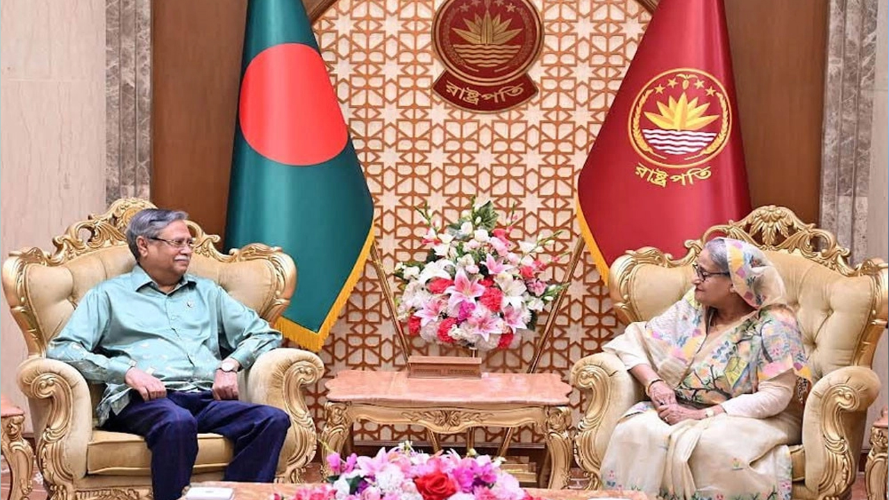 রাষ্ট্রপতির সঙ্গে প্রধানমন্ত্রীর সাক্ষাৎ। পুরোনো ছবি