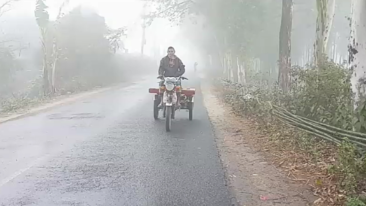 লালমনিরহাটে পাটগ্রামে শীতে নাজেহাল সাধারণ মানুষ। ছবি : কালবেলা
