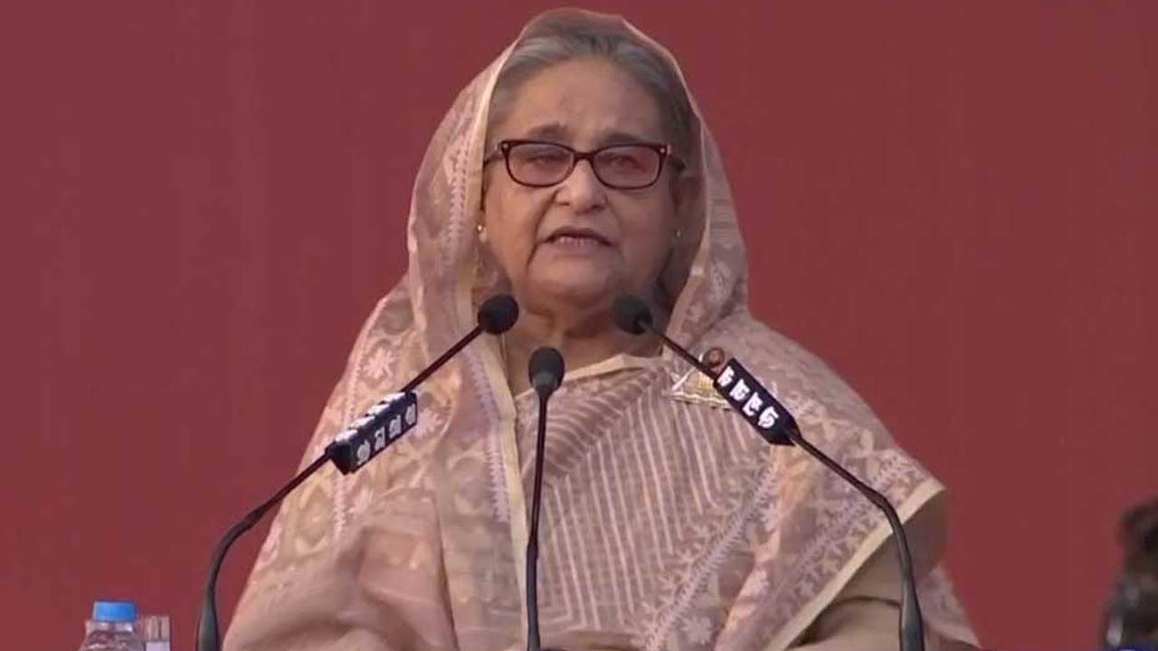সোহরাওয়ার্দী উদ্যানে আয়োজিত আওয়ামী লীগের জনসভায় প্রধানমন্ত্রী শেখ হাসিনা। ছবি : সংগৃহীত