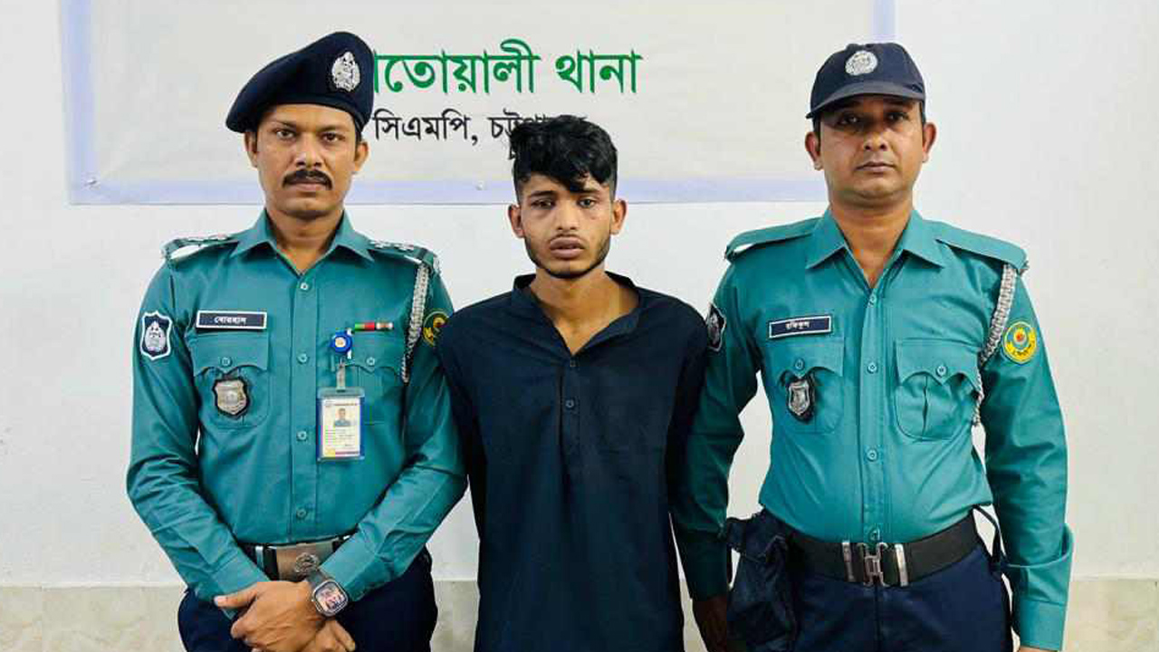 পেশাদার ছিনতাইকারী চক্রের প্রধান মো. মেহেরাজ। ছবি : কালবেলা
