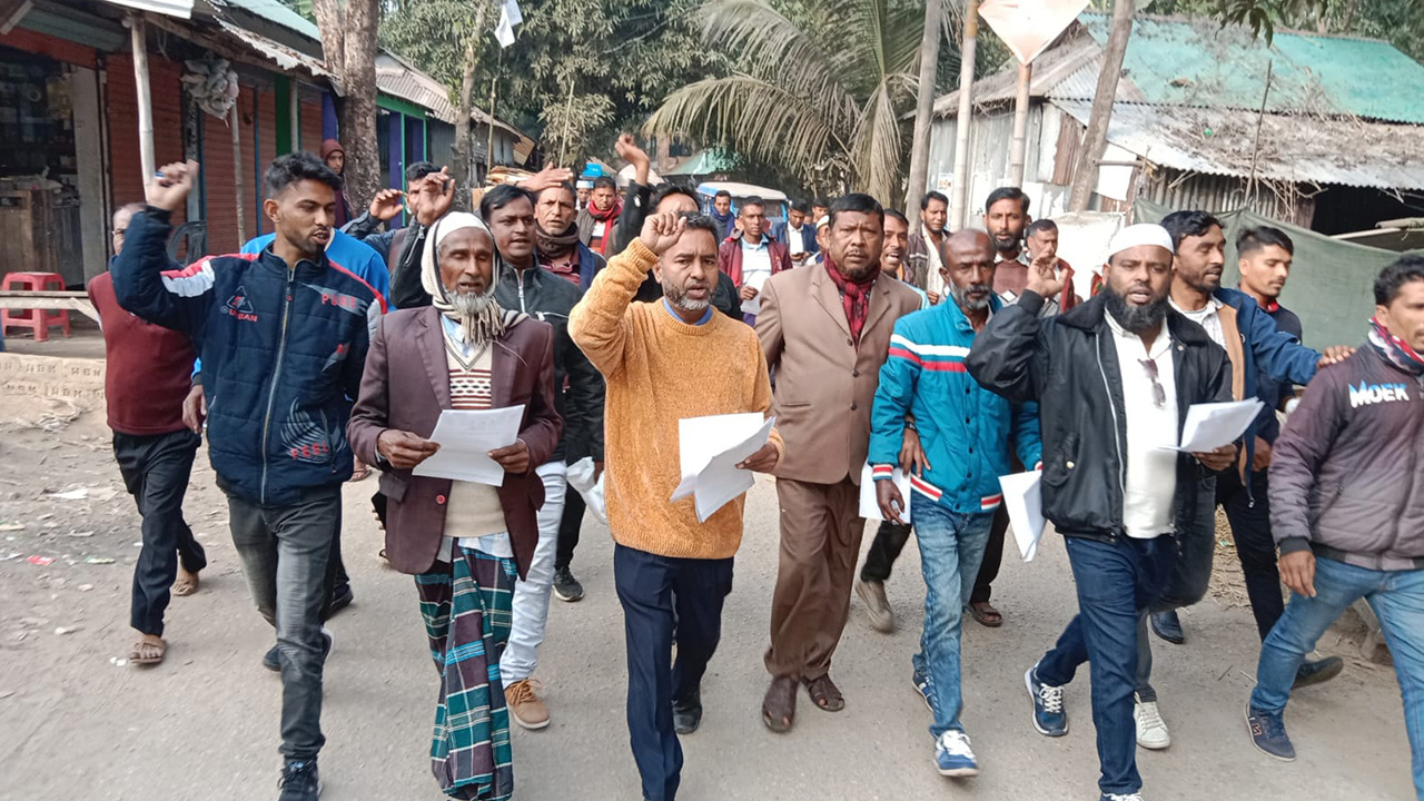 সুনামগঞ্জের তাহিরপুরে বিএনপি গণসংযোগ ও লিফলেট বিতরণ করে। ছবি : কালবেলা