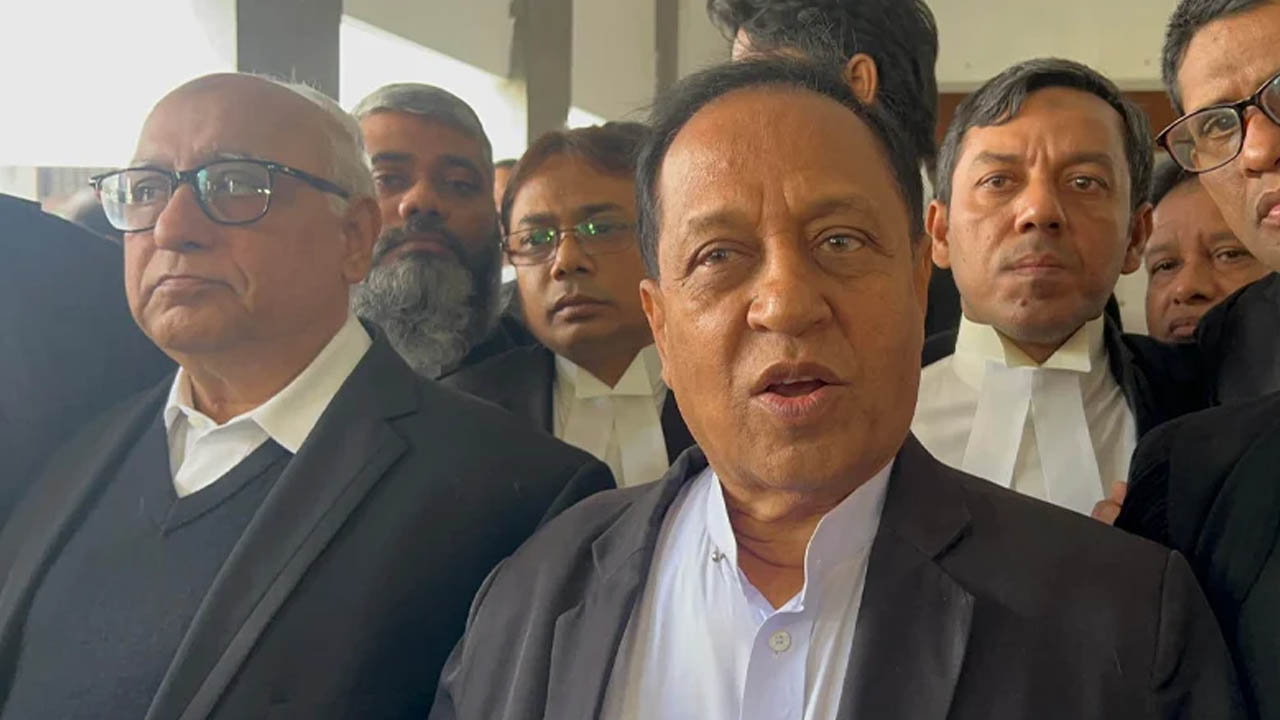অ্যাডভোকেট মোহাম্মদ মহসিন রশিদ ও অ্যাডভোকেট শাহ আহমেদ বাদল। ছবি : কালবেলা