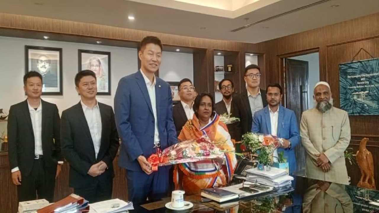নাসিক মেয়র ডা. সেলিনা হায়াৎ আইভীর সাথে সৌজন্য সাক্ষাৎ করেছেন কোরিয়া ও চীনের দুটি সংস্থার প্রতিনিধি দল। ছবি : কালবেলা