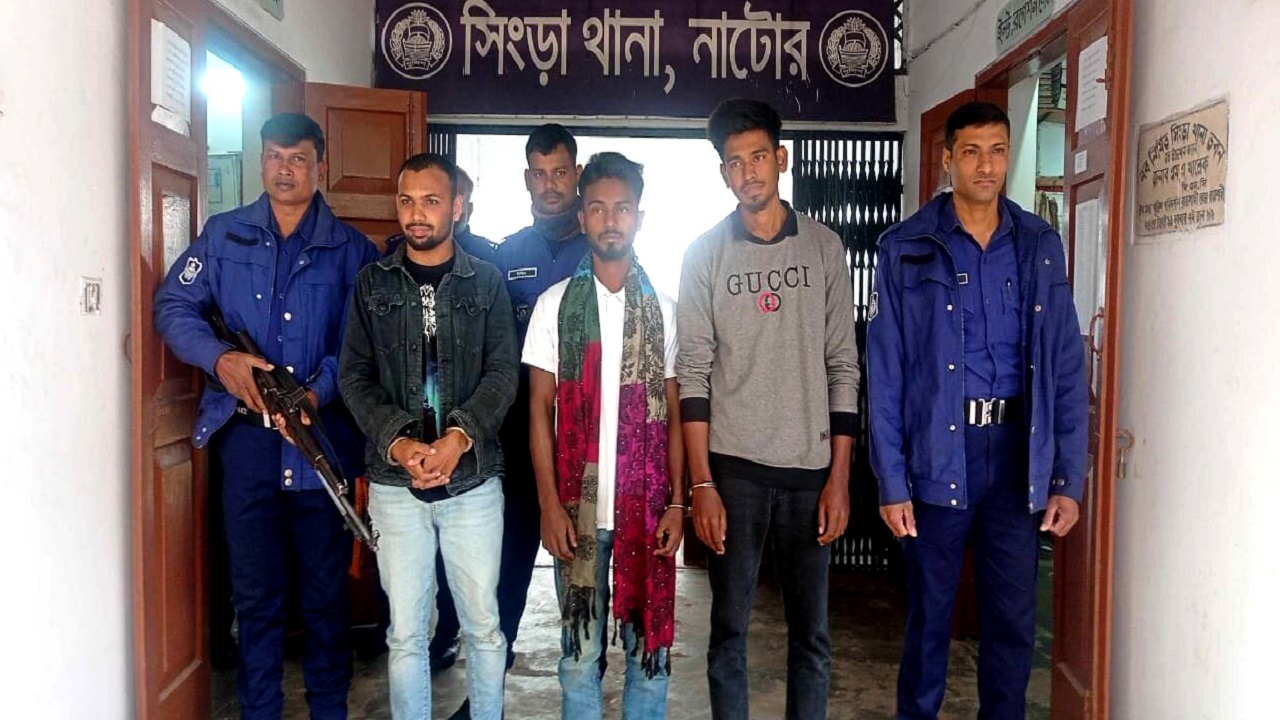 ধর্ষণের চেষ্টায় ৩ যুবককে আটক করেছে সিংড়া থানা পুলিশ। ছবি : কালবেলা