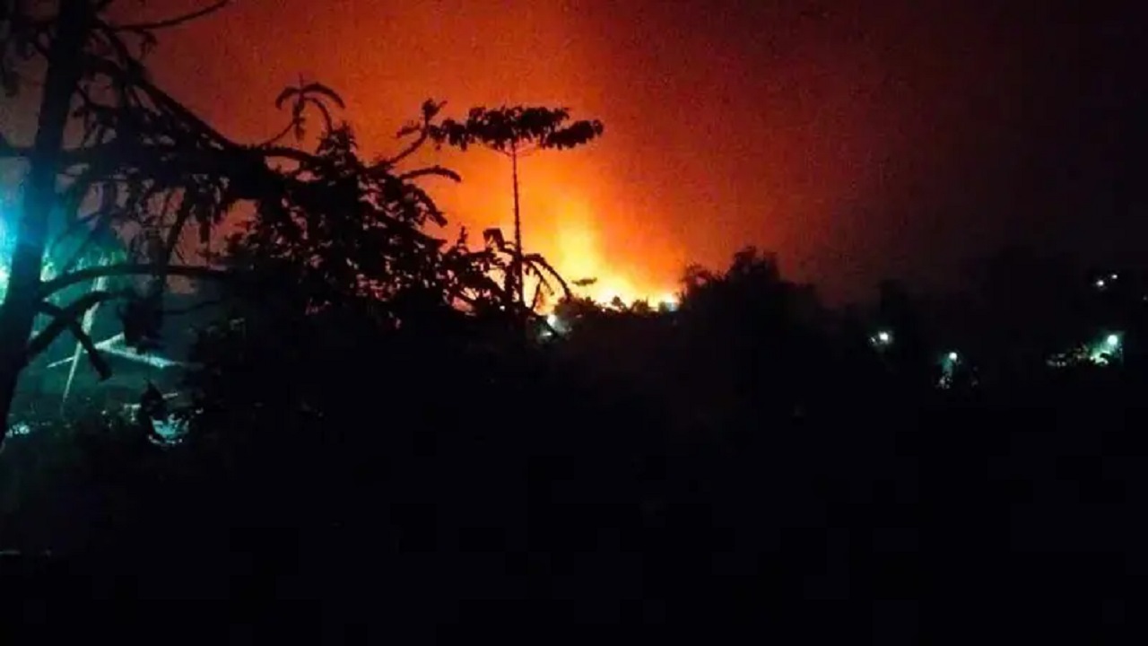 রোহিঙ্গা ক্যাম্পে ভয়াবহ আগুন। ছবি : কালবেলা