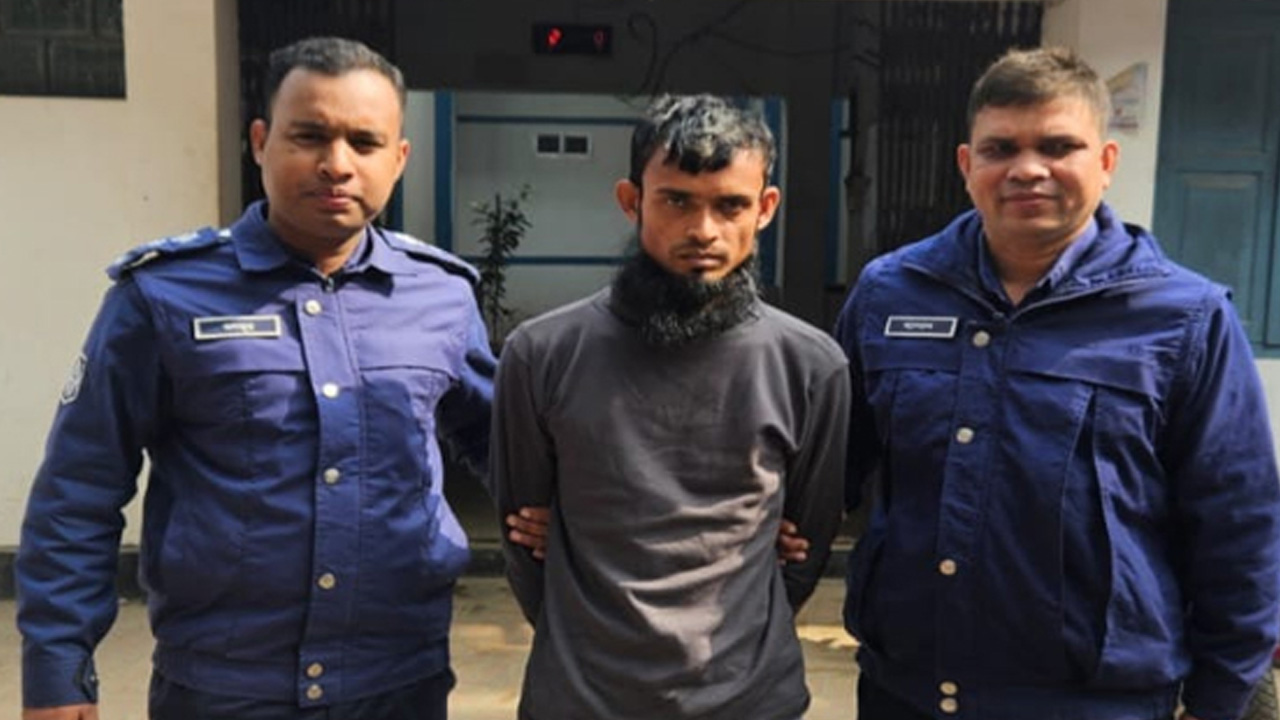 গ্রেপ্তার হওয়া মামুন। ছবি : কালবেলা