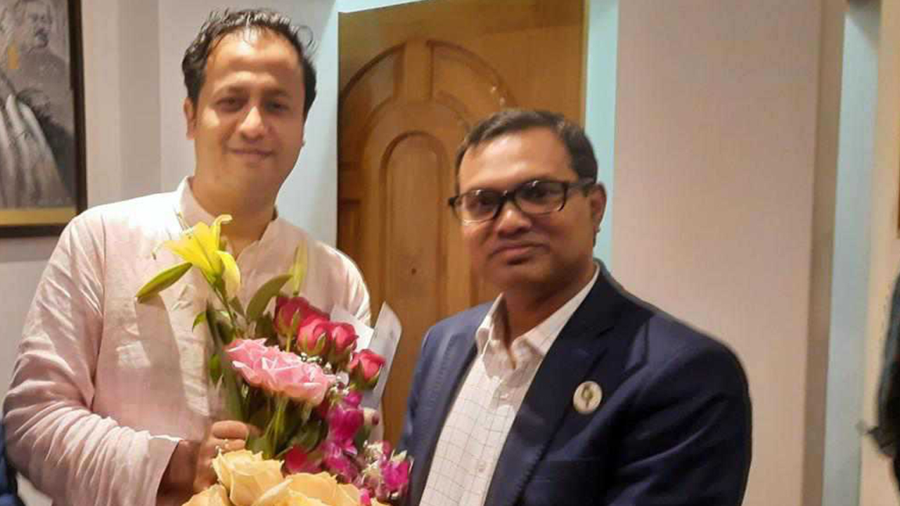 শিক্ষামন্ত্রীর সঙ্গে ববি উপাচার্য অধ্যাপক ড. মোহাম্মদ বদরুজ্জামান ভূঁইয়া। ছবি : কালবেলা