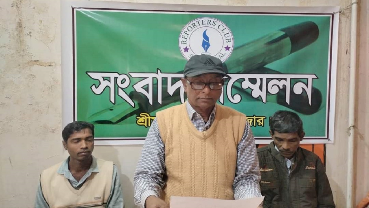 শ্রীমঙ্গল রিপোর্টার্স ক্লাবে সংবাদ সম্মেলনে হয়রানির অভিযোগ করেন শ্যামল গোয়ালা। ছবি : কালবেলা