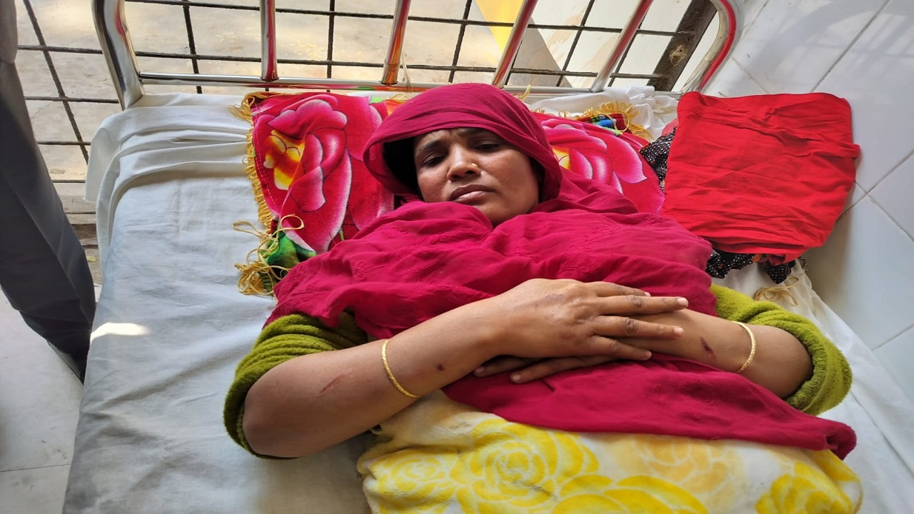 মারধরের শিকার গঙ্গানন্দপুর ইউনিয়নের ১ ও ৩নং ওয়ার্ডের সংরক্ষিত নারী ইউপি সদস্য। ছবি : কালবেলা