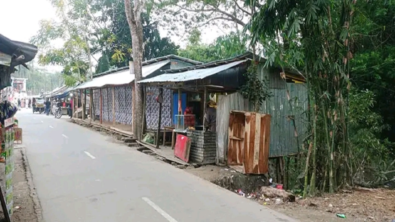 সরকারি জমি দখল করে তৈরিকৃত বাজার। ছবি : কালবেলা