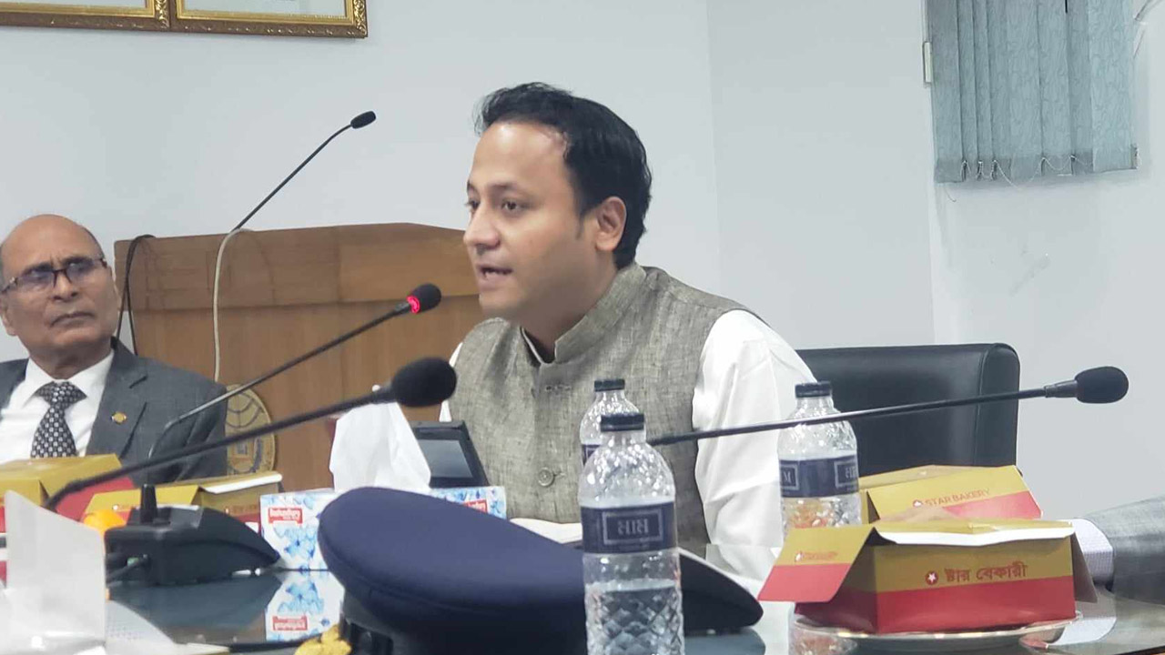 আন্তর্জাতিক মাতৃভাষা ইনস্টিটিউটের সভাকক্ষে শিক্ষামন্ত্রী মহিবুল হাসান চৌধুরী। ছবি : কালবেলা
