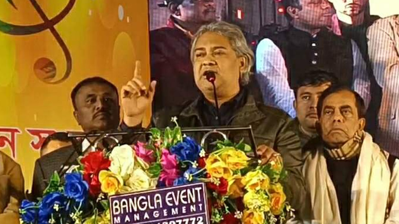 ঢাকার কালাচাঁদপুর সরকারি স্কুল অ্যান্ড কলেজ মাঠে সংবর্ধনা অনুষ্ঠানে প্রতিমন্ত্রী মোহাম্মদ এ আরাফাত। ছবি : কালবেলা