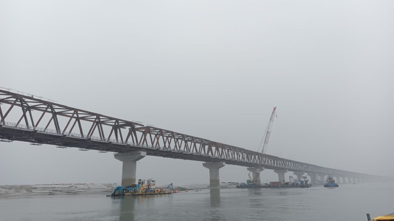 ক্রমেই দৃশ্যমান হচ্ছে উত্তরাঞ্চলবাসীর স্বপ্নের বঙ্গবন্ধু শেখ মুজিব রেলওয়ে সেতু। ছবি : কালবেলা