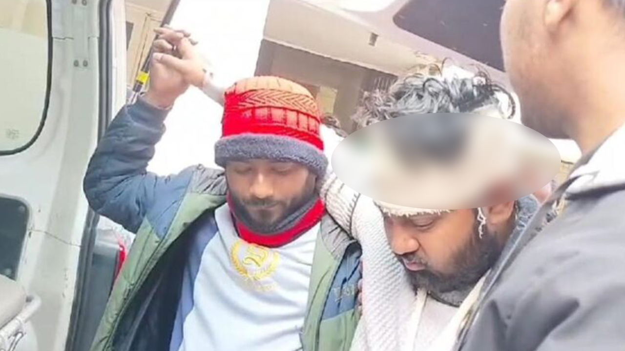 বরিশালের হিজলায় আ.লীগের দু’গ্রুপের সংঘর্ষে আহতদের একটি খণ্ডচিত্র। ছবি : কালবেলা