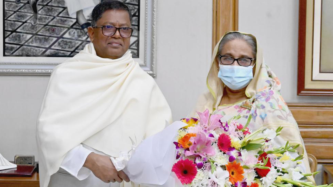 প্রধানমন্ত্রীকে শুভেচ্ছা ও অভিনন্দন জানিয়েছেন অ্যাডভোকেট বলরাম পোদ্দার। ছবি : কালবেলা