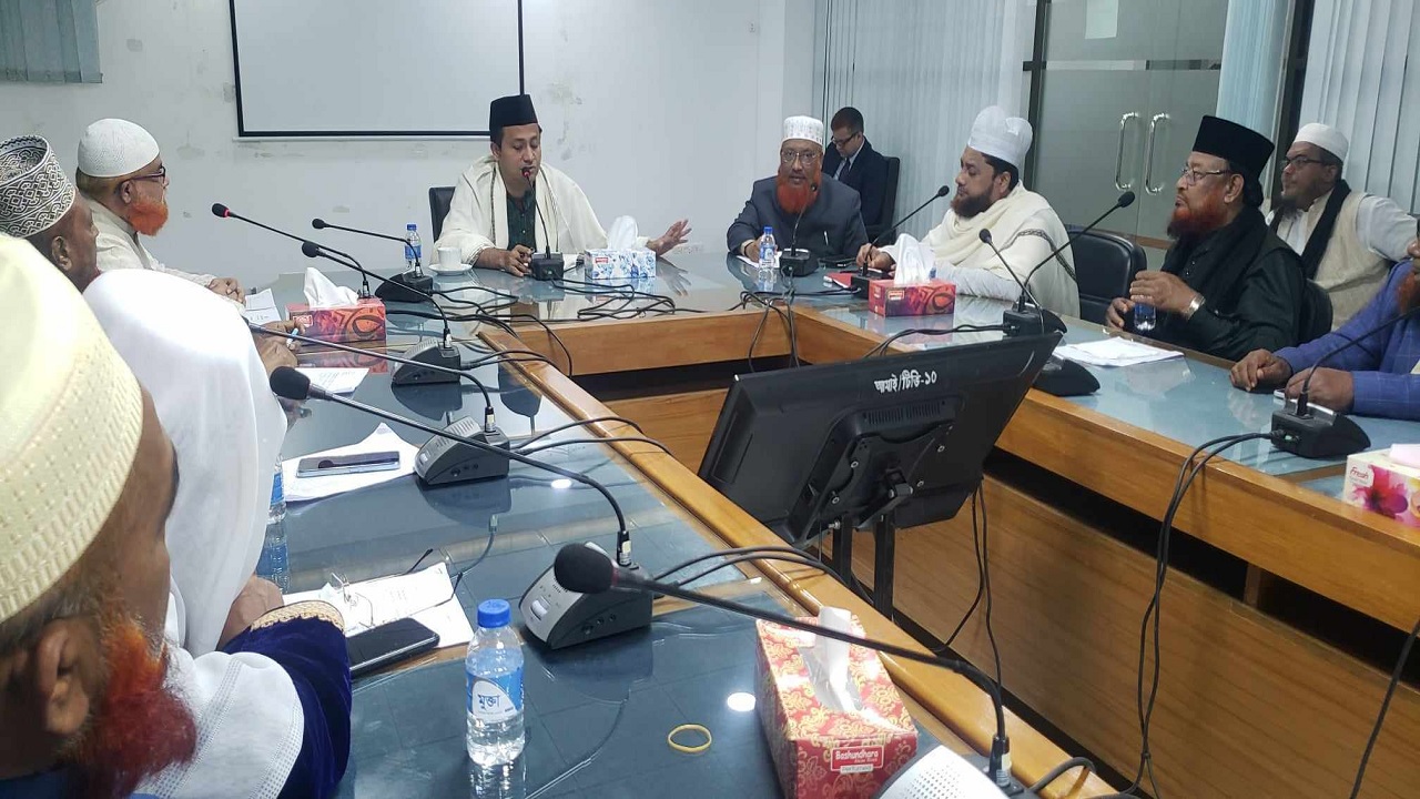সেগুনবাগিচায় ফাযিল ও কামিল মাদ্রাসার অধ্যক্ষদের সাথে মতবিনিময় সভায় কথা বলেন শিক্ষামন্ত্রী। ছবি : কালবেলা