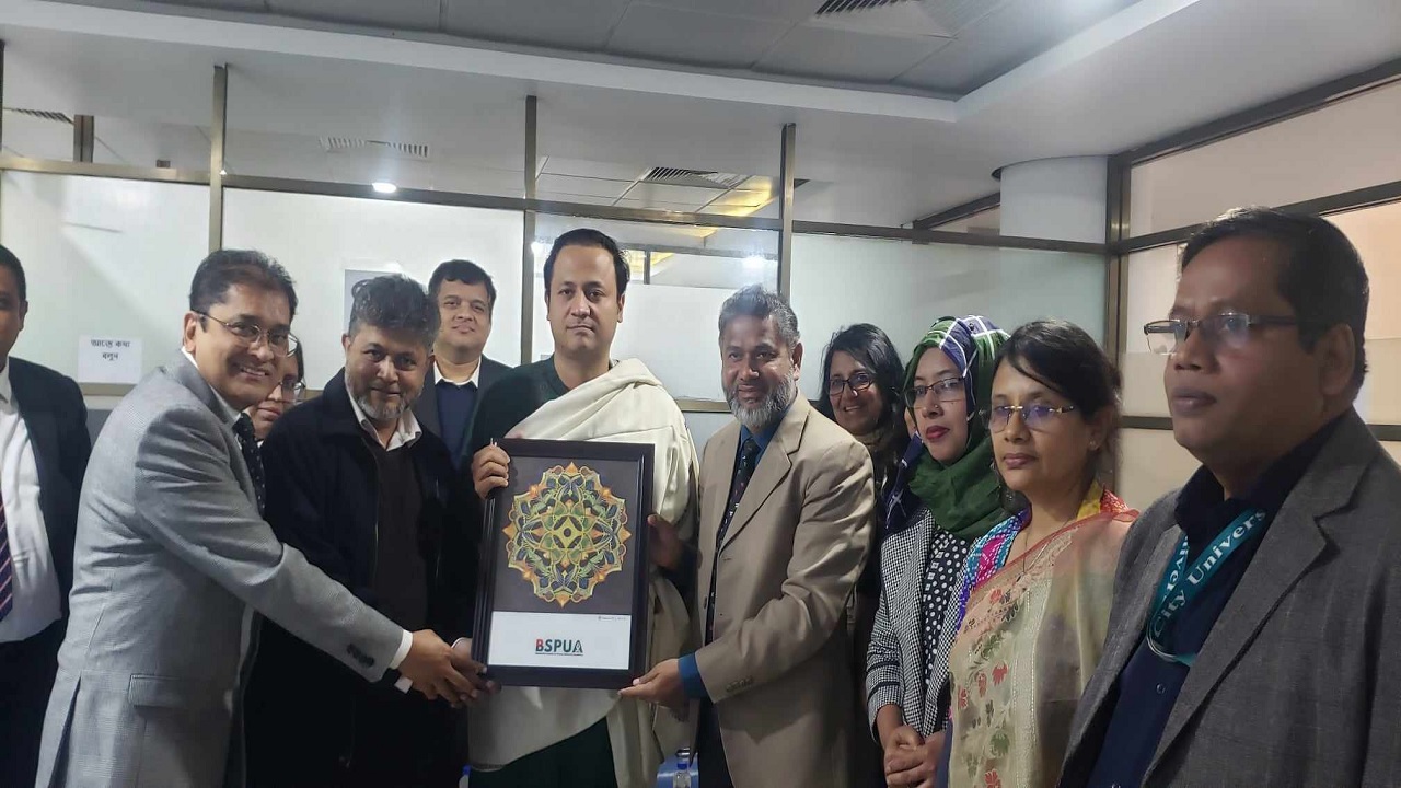 সেগুনবাগিচায় আন্তর্জাতিক মাতৃভাষা ইনস্টিটিউটে প্রাইভেট ইউনিভার্সিটি অ্যাকাডেমিকদের সঙ্গে মতবিনিময় করেন শিক্ষামন্ত্রী। ছবি : কালবেলা