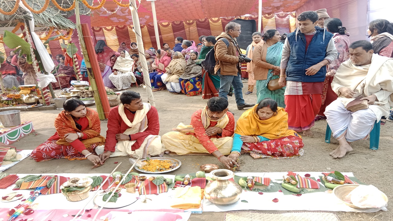 মহা ধুমধামে বট-পাঁকুড়ের বিয়ে, ৫ হাজার অতিথি আপ্যায়ন