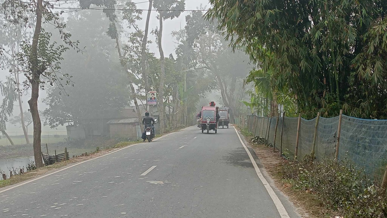 কুড়িগ্রামের রাজারহাটের ওপর দিয়ে শৈত্যপ্রবাহ বয়ে যাচ্ছে। ছবি : কালবেলা