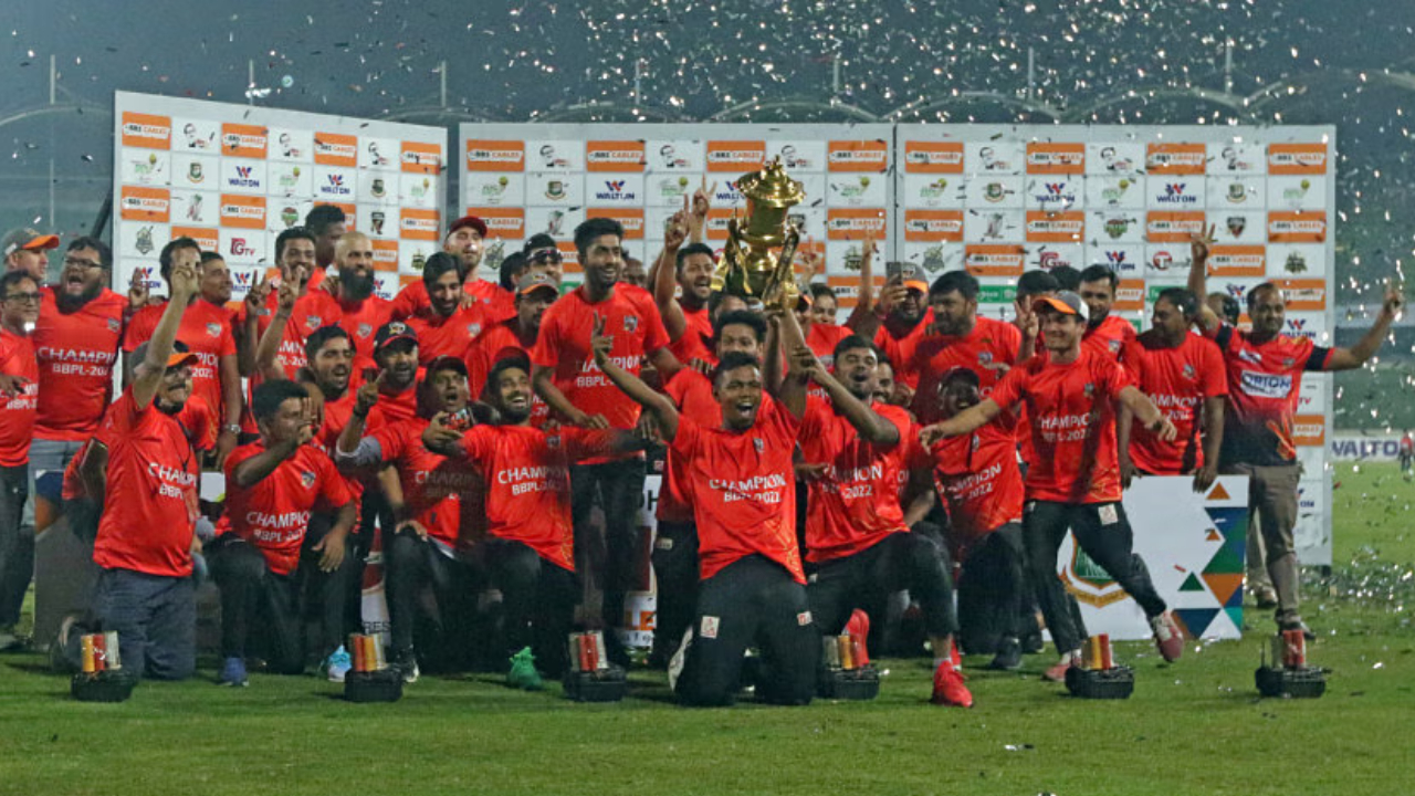 শিরোপা জয়ের পর কুমিল্লার উল্লাস। ছবি : সংগৃহীত