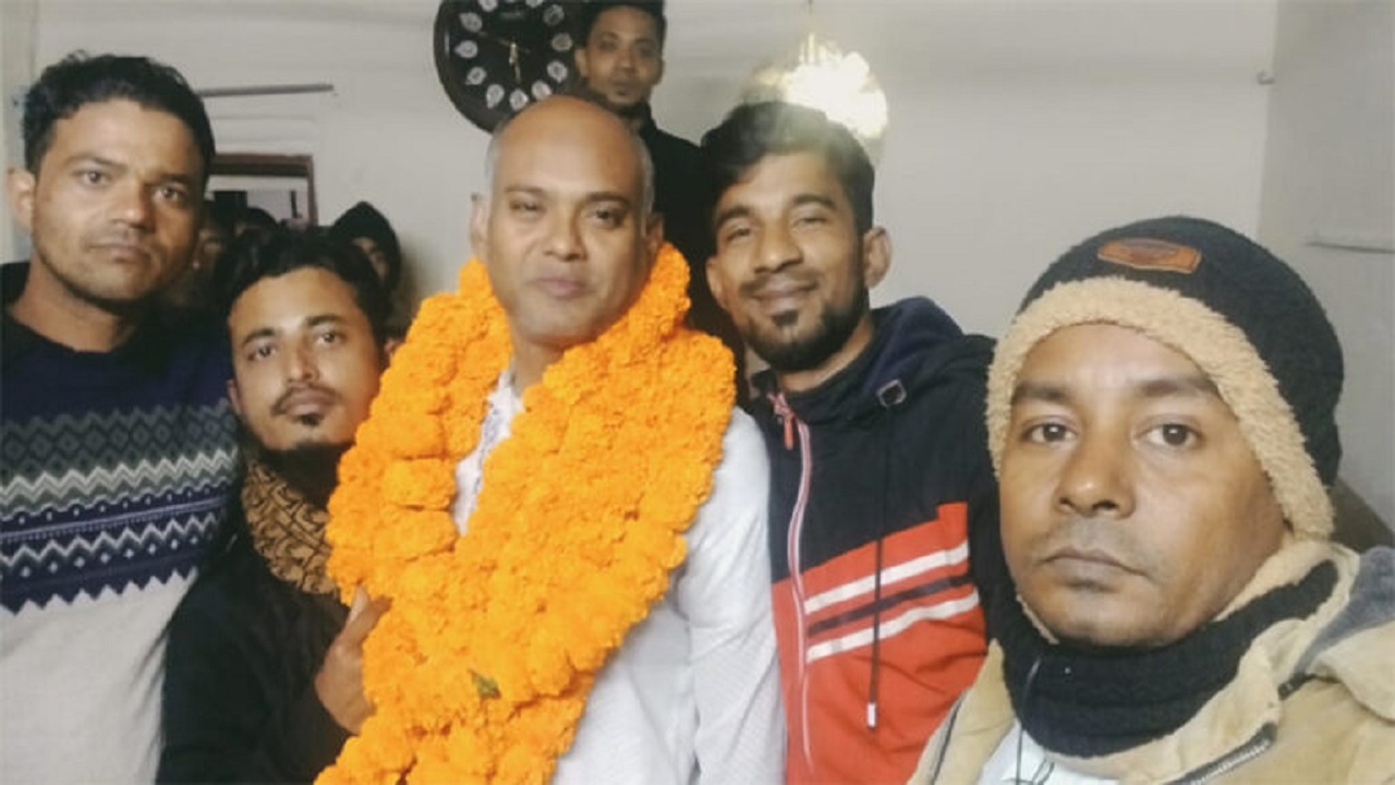 জামিনে মুক্তির পর বরিশাল মহানগর ছাত্রদল সভাপতি রেজাউল করিম রনি। ছবি : কালবেলা