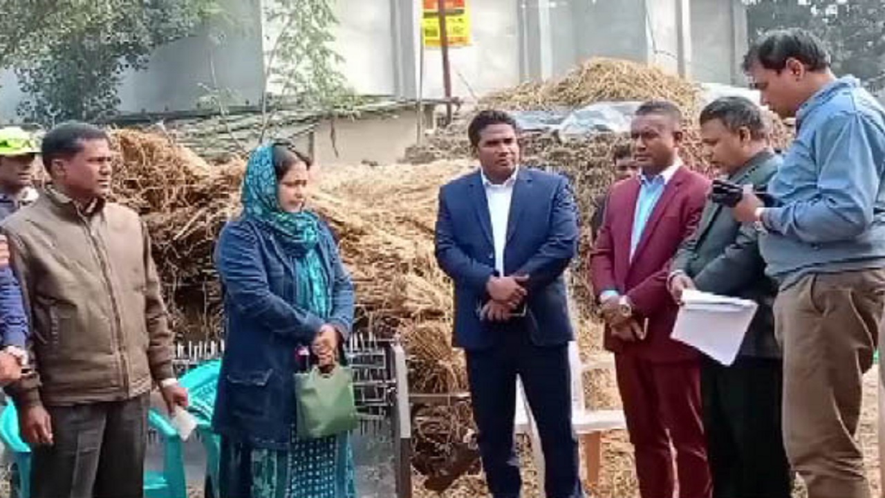 জেলা খাদ্য নিয়ন্ত্রণ কার্যালয় ও উপজেলা প্রশাসনের যৌথ একটি দল অভিযান পরিচালনা করে। ছবি : কালবেলা