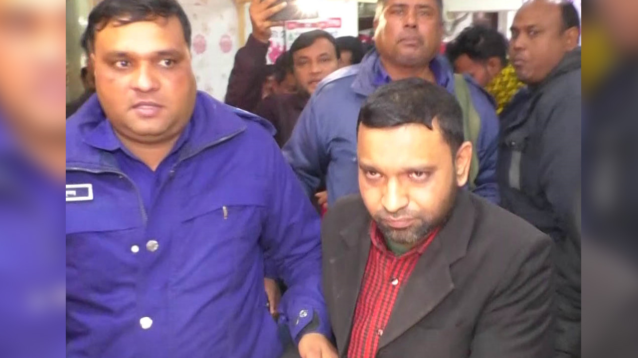 ফারুক হোসেন রুবেলকে কারাগারে পাঠানো হয়। ছবি : কালবেলা