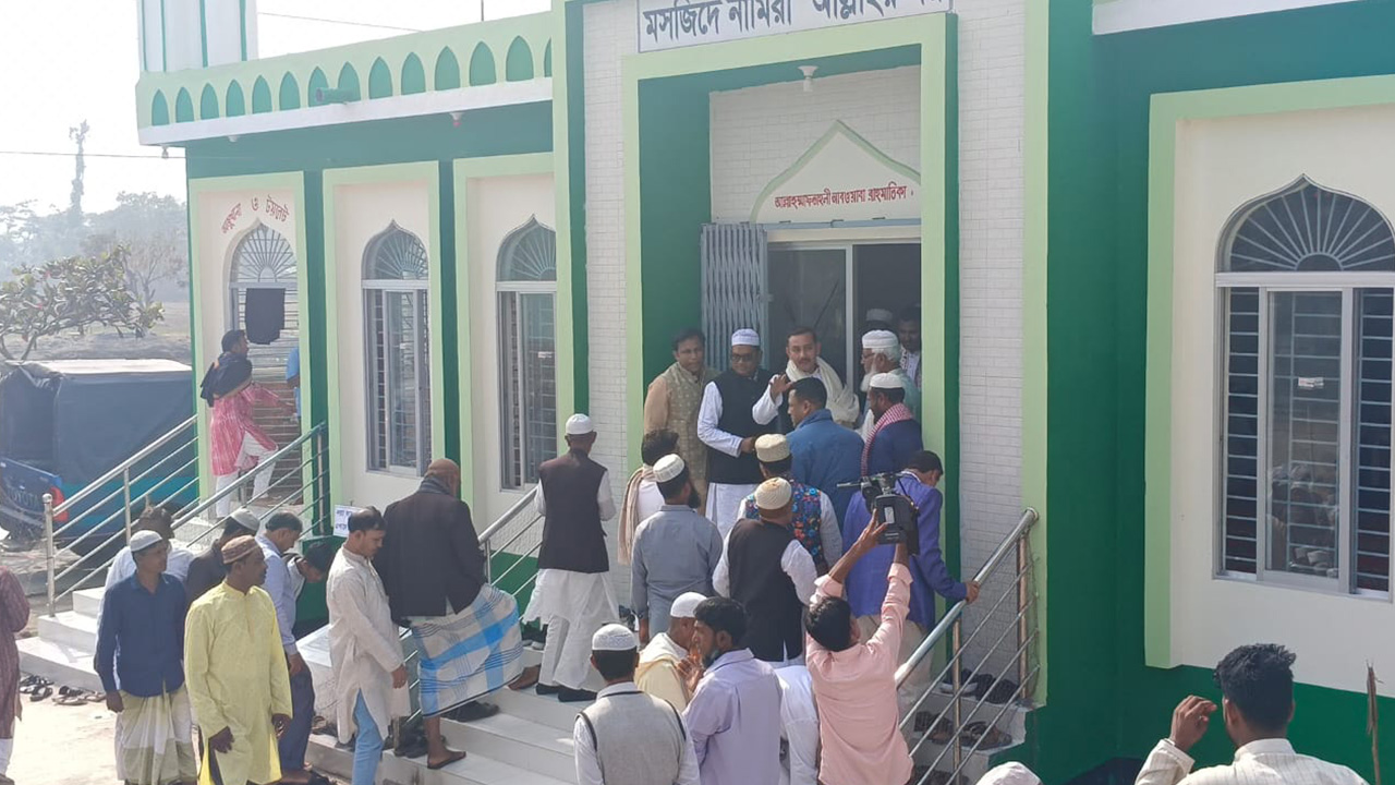 কক্সবাজারের কুতুবদিয়ায় বঙ্গবন্ধু কমপ্লেক্সটির আনুষ্ঠানিক উদ্বোধন করা হয়। ছবি : কালবেলা