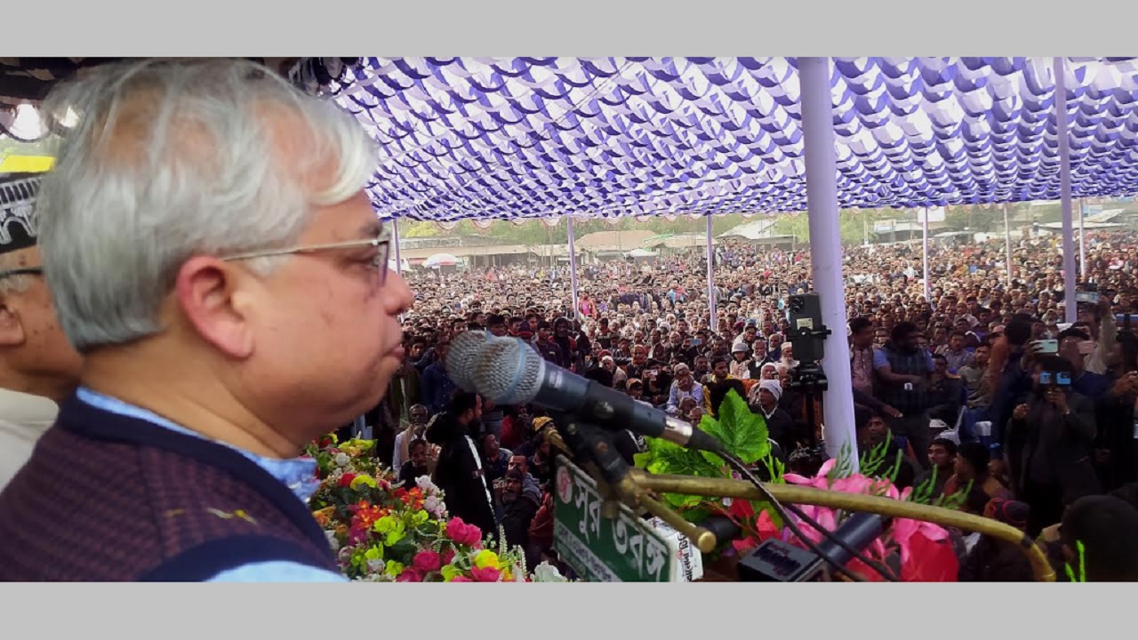 হরিণাকুণ্ডু উপজেলা মাঠে বিশাল জনসভায় প্রধান অতিথি হিসেবে বক্তব্য দেন ঝিনাইদহ-২ আসনের নবনির্বাচিত এমপি নাসের শাহরিয়ার জাহেদী মহুল। ছবি : কালবেলা