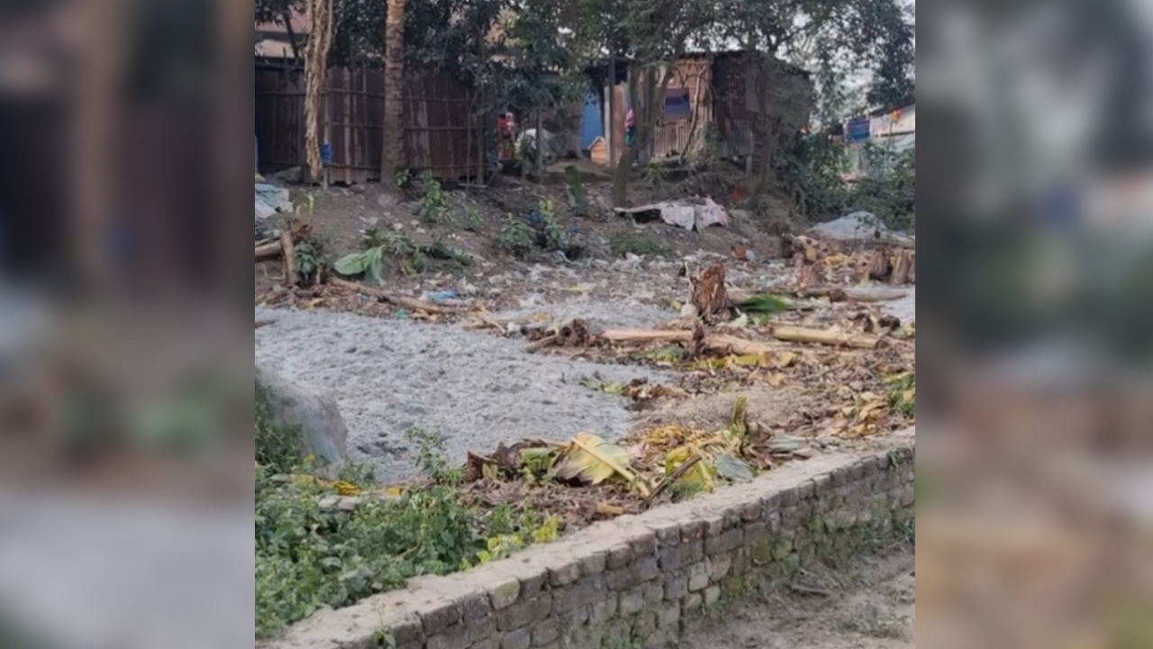 সাভারে জমিটি নিয়ে বিরোধ চলছে। ছবি : কালবেলা