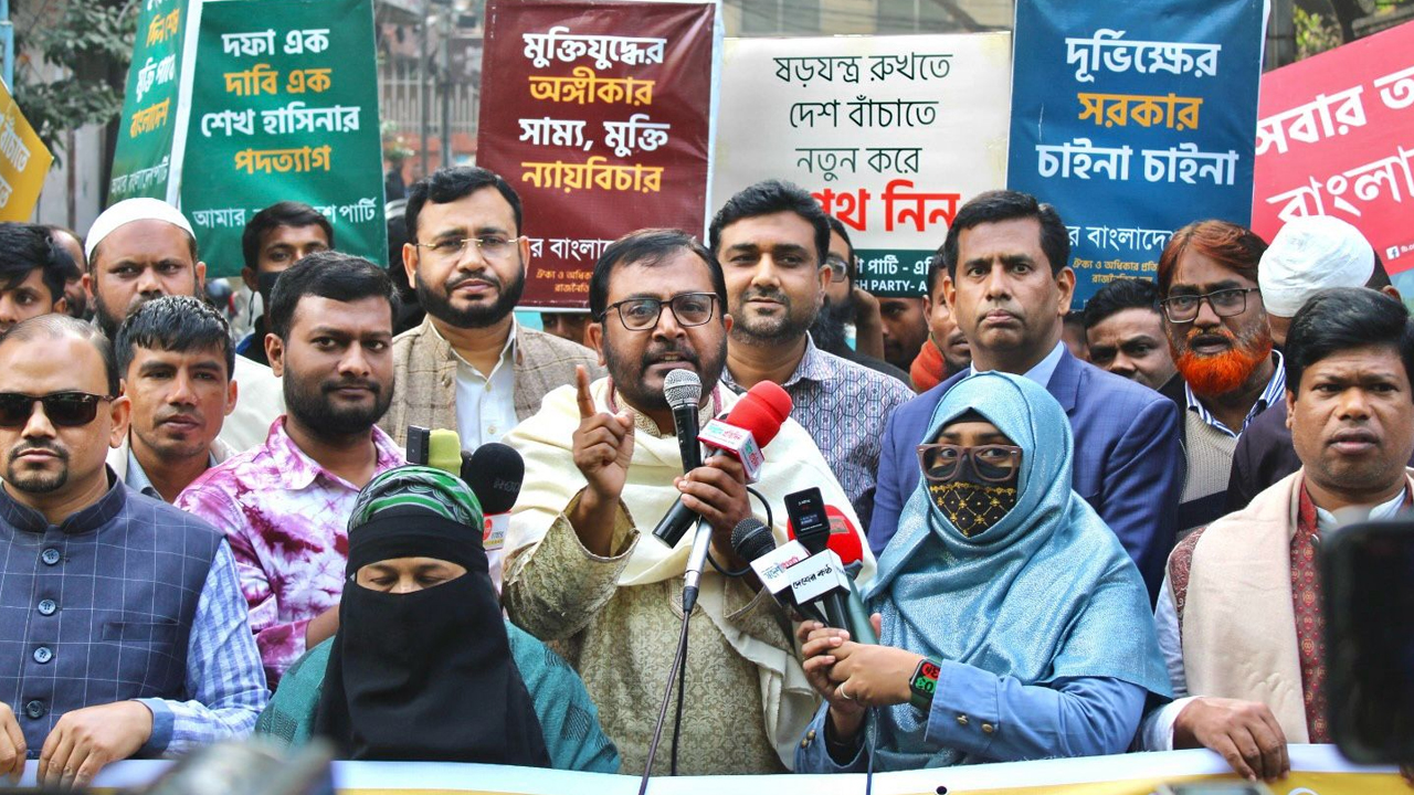 রাজধানীতে বিক্ষোভ মিছিল পরবর্তী সমাবেশে বক্তারা। ছবি : সংগৃহীত