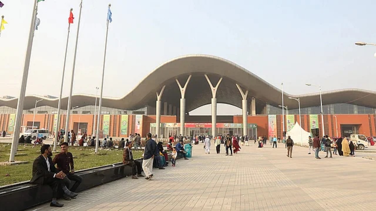 ঢাকা আন্তর্জাতিক বাণিজ্য মেলা আজ থেকে শুরু হচ্ছে। পুরোনো ছবি