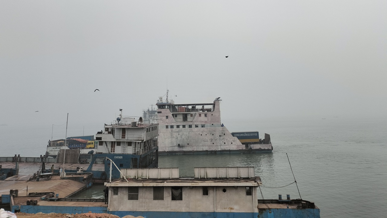 দৌলতদিয়া ফেরিঘাট। ছবি : কালবেলা