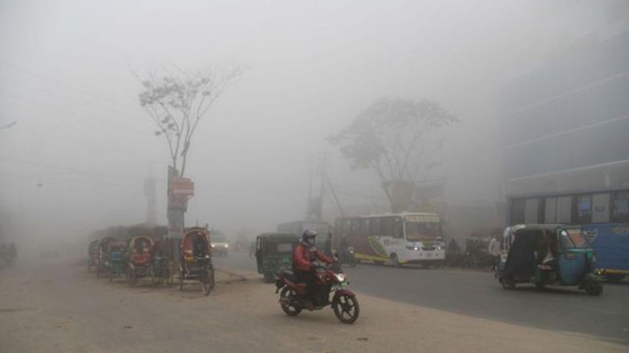 কুয়াশাচ্ছন্ন সকাল। পুরোনো ছবি