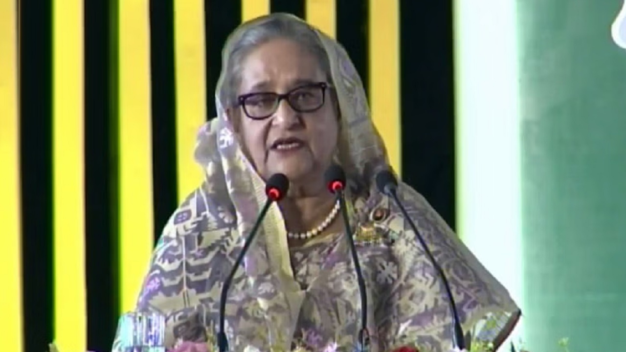 ঢাকা আন্তর্জাতিক বাণিজ্য মেলার উদ্বোধনী অনুষ্ঠানে কথা বলেন প্রধানমন্ত্রী শেখ হাসিনা। ছবি : সংগৃহীত